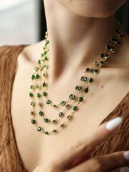 Pierres delicates Pozłacany naszyjnik z elementami ozdobnymi - dł. 48 cm rozmiar: onesize. Zielone naszyjniki Pierres delicates, z kryształem, pozłacane. Za 65.99 zł.