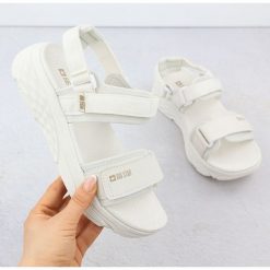Sandały sportowe damskie na rzep kremowe Big Star RR274A076 beżowy. Brązowe sandały bez wzorów, retro, bez obcasa, bez zapięcia. Za 299.86 zł.