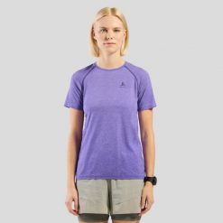 Koszulka damska Odlo ESSENTIAL SEAMLESS T-shirt crew neck l/s. Fioletowe t-shirty Odlo, l, bez wzorów, bez kołnierzyka, bez ramiączek. Za 219.99 zł.
