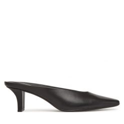 Klapki Calvin Klein. Czarne klapki Calvin Klein, bez wzorów, bez obcasa. Za 349.99 zł.