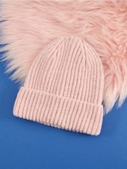 Czapka - różowy. Czerwone czapki Sinsay, bez wzorów, z materiału. Za 19.99 zł.