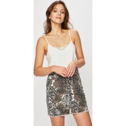 Haily's - Top. Białe topy Haily's, l, bez wzorów, z tkaniny, bez kołnierzyka, bez ramiączek. W wyprzedaży za 39.90 zł.