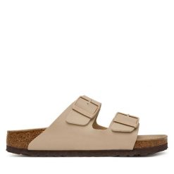 Klapki Birkenstock. Brązowe klapki Birkenstock, bez wzorów, bez obcasa. Za 381.99 zł.