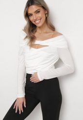 Biała Bluzka z Wywiniętym Dekoltem Carmen i Rozcięciem Weigella. Białe bluzki Born2be, m, bez wzorów, eleganckie, bez kołnierzyka, bez ramiączek. W wyprzedaży za 87.99 zł.