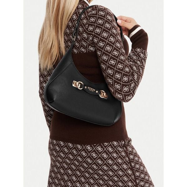 Torebka Guess. Czerwone listonoszki Guess, z aplikacjami, bez dodatków. Za 234.99 zł.