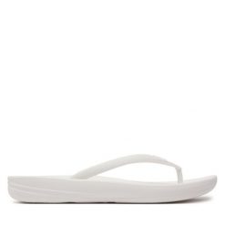 Japonki FitFlop. Białe klapki FitFlop, bez wzorów, bez obcasa. Za 129.99 zł.
