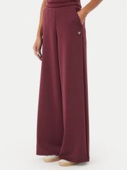 Guess Spodnie dresowe V4YB07 KCAY2 Bordowy Relaxed Fit. Czerwone spodnie dresowe Guess, xl, z aplikacjami, z dresówki. Za 394.99 zł.