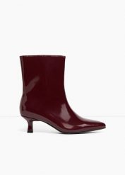 Botki w optyce lakierowanych. Czerwone botki bonprix, bez wzorów, bez obcasa, bez zapięcia. Za 124.99 zł.