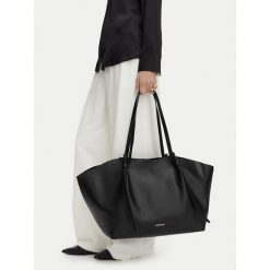 Torebka GINO ROSSI. Czarne shopper Gino Rossi, bez wzorów, bez dodatków. Za 279.99 zł.