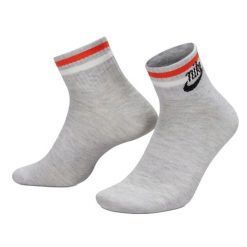Skarpety Unisex Dla Dorosłych Essentials Everyday (zestaw 3 Sztuk). Szare skarpety Nike, bez wzorów. Za 119.99 zł.