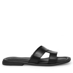 Klapki Gino Rossi. Czarne klapki Gino Rossi, bez wzorów, bez obcasa. Za 179.99 zł.