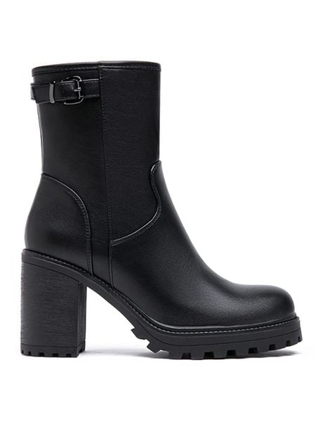 Foreverfolie Botki w kolorze czarnym rozmiar: 38. Czarne botki Foreverfolie, bez wzorów, bez obcasa, bez zapięcia. Za 153.71 zł.