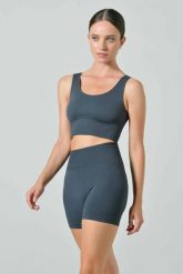 Damskie krótkie legginsy z wysokim stanem Omm Yoga by Risalti Ilena. Czarne legginsy OM, l, bez wzorów, z elastanu, z podwyższonym stanem, długie. Za 169.99 zł.