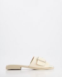 KLAPKI DAMSKIE 3879411 BEIGE. Brązowe klapki Venezia, bez wzorów, ze skóry, bez obcasa. Za 129.00 zł.