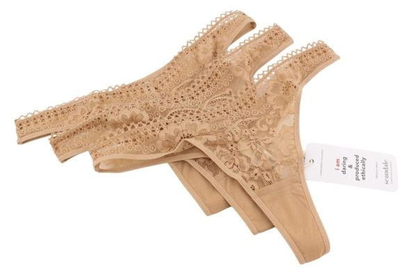 Scandale Le String Sensual Nude T17 - stringi damskie 3-pack. Brązowe stringi Erima, bez wzorów, z bawełny. Za 265.99 zł.