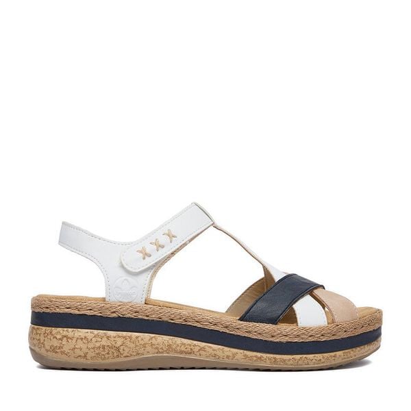Sandały Rieker. Białe sandały Rieker, bez wzorów, bez obcasa, na koturnie, bez zapięcia. Za 339.99 zł.