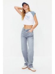 Trendyol Dżinsy - Mom fit - w kolorze błękitnym rozmiar: 34. Niebieskie jeansy Trendyol, bez wzorów, z podwyższonym stanem. Za 70.24 zł.