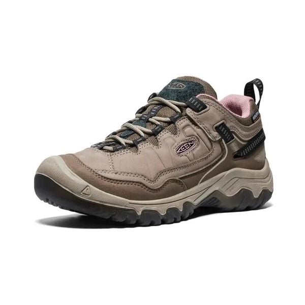 Damskie buty trekkingowe Keen Targhee IV WP. Czerwone trekkingi Keen, z materiału, trekkingowe. Za 678.50 zł.
