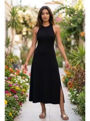 SOULSHAE Sukienka w kolorze czarnym rozmiar: S/M. Czarne sukienki SOULSHAE, m, bez wzorów, z wiskozy, bez kołnierzyka, bez ramiączek, maxi. Za 119.95 zł.