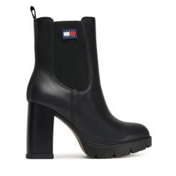 Botki Tommy Jeans. Czarne botki Tommy Jeans, bez wzorów, z jeansu, bez obcasa, na słupku, bez zapięcia. Za 699.99 zł.
