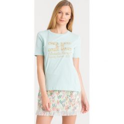 T-SHIRT Elisabetta Franchi. Zielone t-shirty Elisabetta Franchi, z aplikacjami, z bawełny, bez kołnierzyka, bez ramiączek. Za 449.40 zł.