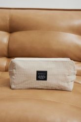 Kosmetyczka ze sztruksu w kolorze BEŻOWYM -TRAVEL medium size-DUŻY. Brązowe kufry i kosmetyczki Marsala, bez wzorów, z bawełny, duże, bez dodatków. Za 89.90 zł.