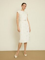 BGN Sukienka w kolorze kremowym rozmiar: 38. Brązowe sukienki BGN, na co dzień, bez wzorów, ze skóry, bez kołnierzyka, bez ramiączek, midi, proste. Za 130.99 zł.