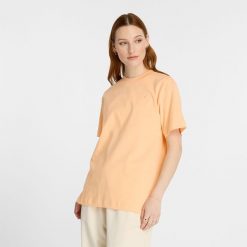 Koszulka damska New Balance WT41501PAE – pomarańczowa. Brązowe bluzki New Balance, xs, bez wzorów, z materiału, eleganckie, bez kołnierzyka, bez ramiączek. Za 69.99 zł.
