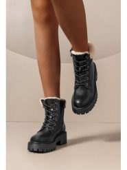 C'M Botki w kolorze czarnym rozmiar: 41. Czarne botki C'M, bez wzorów, bez obcasa, bez zapięcia. Za 152.99 zł.