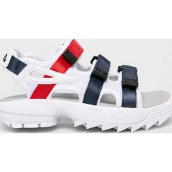 Fila - Sandały Disruptor. Białe sandały Fila, bez wzorów, z materiału, bez obcasa, na platformie, bez zapięcia. W wyprzedaży za 259.90 zł.
