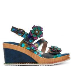 Sandały Laura Vita. Sandały Laura Vita, bez wzorów, bez obcasa, na koturnie, bez zapięcia. Za 429.99 zł.