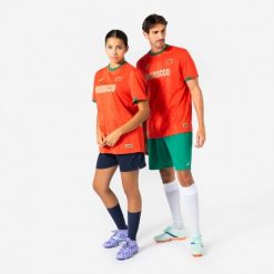 Koszulka piłkarska dla kibiców Maroko 2026. Czerwone bluzki KIPSTA, s, bez wzorów, z materiału, sportowe, bez kołnierzyka, bez ramiączek. Za 44.99 zł.