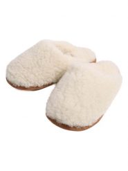 Kaiser Naturfellprodukte Klapki "Bella" w kolorze kremowym rozmiar: 40/41. Brązowe klapki Kaiser Naturfellprodukte, bez wzorów, z materiału, bez obcasa. Za 151.90 zł.