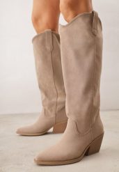 Ciemnobeżowe Gładkie Kozaki Kowbojki z Imitacji Zamszu na Stożkowym Obcasie Karelia. Brązowe kozaki Born2be, z jeansu, bez obcasa, na obcasie, bez zapięcia. Za 199.99 zł.