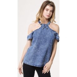 Niebieska Bluzka For Her. Niebieskie bluzki Born2be, l, z aplikacjami, klasyczne, bez kołnierzyka, bez ramiączek. Za 24.99 zł.