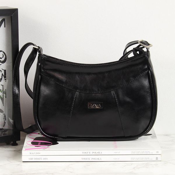 Listonoszka skórzana damska czarna DAN-A T438. Czarne torebki klasyczne DAN-A, bez wzorów, ze skóry, bez dodatków. Za 199.99 zł.