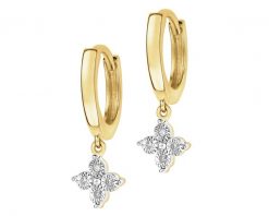 Kolczyki z żółtego złota z diamentami - 0,02 ct - próba 585. Żółte kolczyki Apart, z diamentem, złote. Za 1,629.00 zł.