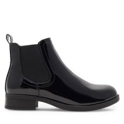 Botki Clara Barson. Czarne botki Clara Barson, bez wzorów, bez obcasa, na płaskiej podeszwie, bez zapięcia. Za 119.99 zł.