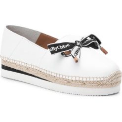 Espadryle SEE BY CHLOÉ - SB33122A Bianco 101. Białe espadryle See By Chloé, z aplikacjami, z materiału, bez obcasa, na koturnie, bez zapięcia. W wyprzedaży za 679.00 zł.