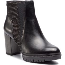 Botki TAMARIS - 1-25220-31 Black 001. Czarne botki Tamaris, bez wzorów, z materiału, bez obcasa, na obcasie, bez zapięcia. W wyprzedaży za 189.00 zł.