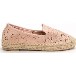 Różowe Zamszowe Ażurowe Espadryle. Czerwone espadryle ButyModne, w ażurowe wzory, z zamszu, bez obcasa, bez zapięcia. W wyprzedaży za 99.00 zł.