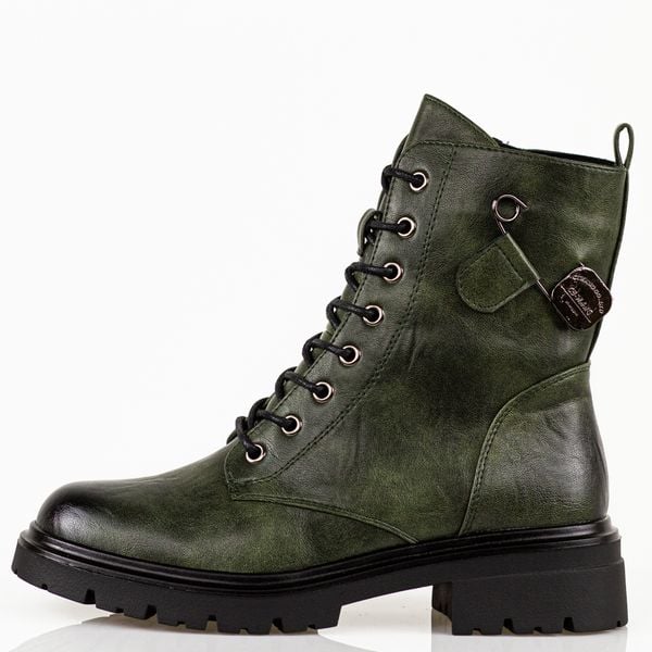 Zielone trapery damskie M.Daszyński 2508-4. Brązowe botki M.Daszyński, na jesień, z aplikacjami, z jeansu, z okrągłym noskiem, bez obcasa, bez zapięcia. W wyprzedaży za 189.05 zł.