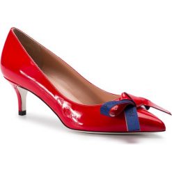 Szpilki POLLINI - SA10095C17TB0509 Papavero. Czerwone szpilki Pollini, z aplikacjami, z lakierowanej skóry, eleganckie, bez obcasa, na obcasie, bez zapięcia. W wyprzedaży za 699.00 zł.