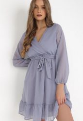 Niebieska Sukienka Pronestra. Niebieskie sukienki Born2be, l, bez wzorów, z materiału, eleganckie, bez kołnierzyka, bez ramiączek, mini, kopertowe. Za 99.99 zł.
