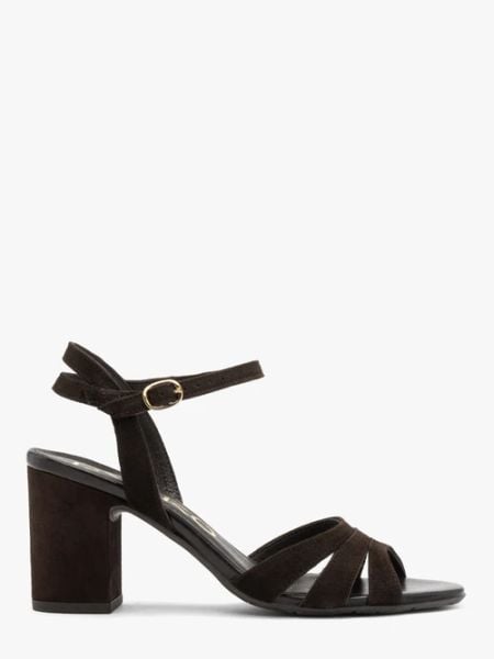 Ciemnobrązowe sandały damskie na obcasie. Brązowe sandały Ryłko, bez wzorów, ze skóry, bez obcasa, na obcasie, bez zapięcia. W wyprzedaży za 249.99 zł.