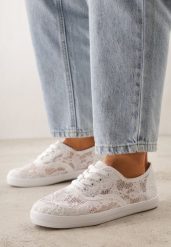Białe Tenisówki Ozdobione Koronką Tarinela. Białe trampki Born2be, z aplikacjami, z jeansu, bez zapięcia. Za 49.99 zł.
