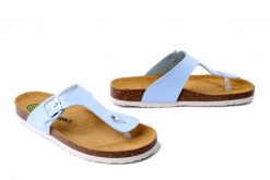 DR. BRINKMANN 700714-55 hellblau, klapki japonki damskie. Niebieskie klapki Dr. Brinkmann, bez wzorów, bez obcasa. Za 140.17 zł.
