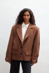 Wełniana marynarka o prostym kroju w kolorze CAMEL - RICHMOND-UNI. Brązowe marynarki i żakiety Marsala, s, bez wzorów, z bawełny, eleganckie. Za 699.90 zł.