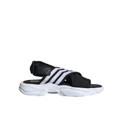 Sandały Kobieta Adidas Magmur czarny. Czarne sandały Adidas, bez wzorów, sportowe, bez obcasa, bez zapięcia. Za 224.65 zł.