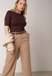 Brązowy Wiskozowy T-shirt o Dopasowanym Kroju z Dekoltem w Łódkę Idahphaeia. Brązowe t-shirty Born2be, m, z aplikacjami, z jeansu, bez kołnierzyka, bez ramiączek. Za 59.99 zł.